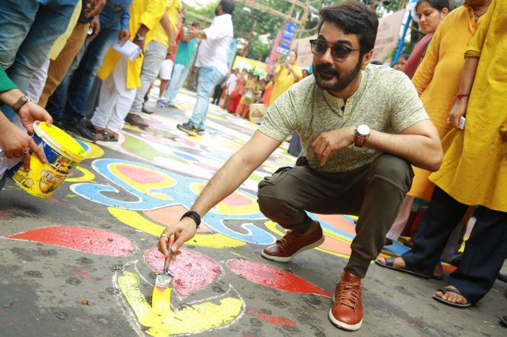 mighty rangoli in kolkatta