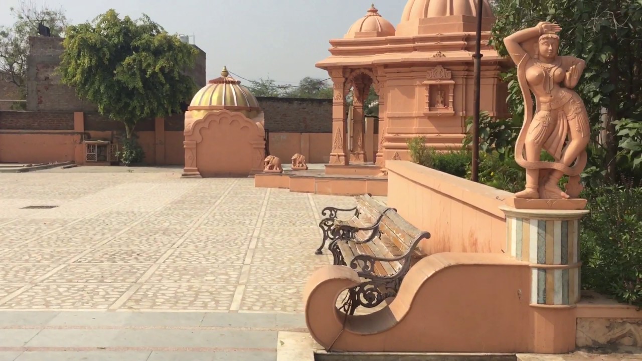 muslim woman as deity in hindu temple