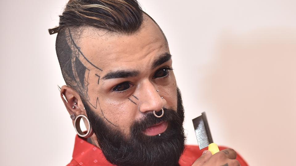 delhi man tattooed eyeball for the first time in india