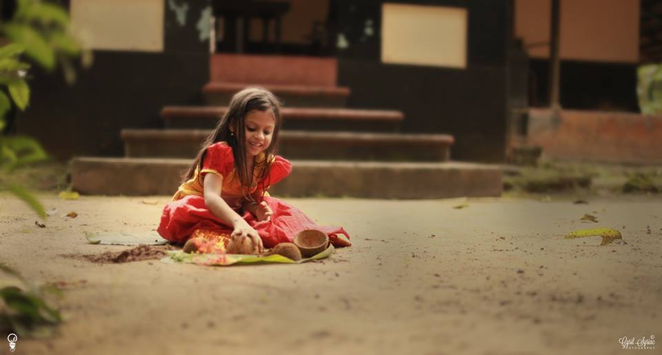 അന്ന്, അവൾ ചുട്ടുവെച്ച ചൂടാറാത്ത മണ്ണപ്പങ്ങൾക്ക് ബാല്യത്തിൻ്റെ സുഗന്ധമാണെന്നു എനിക്ക് എപ്പോഴും തോന്നാറുണ്ട്.