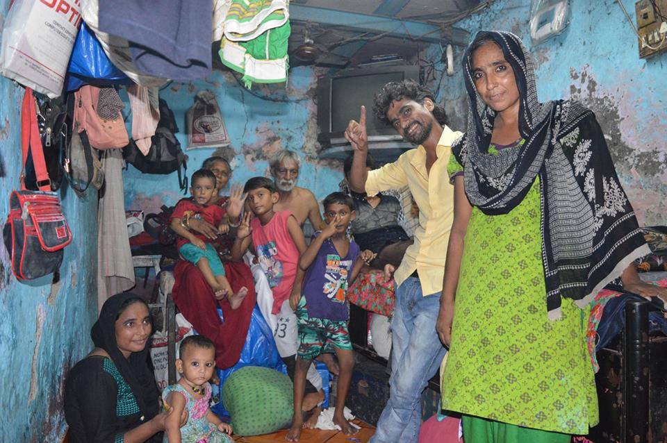 experience mumbai slum life through povert tourism