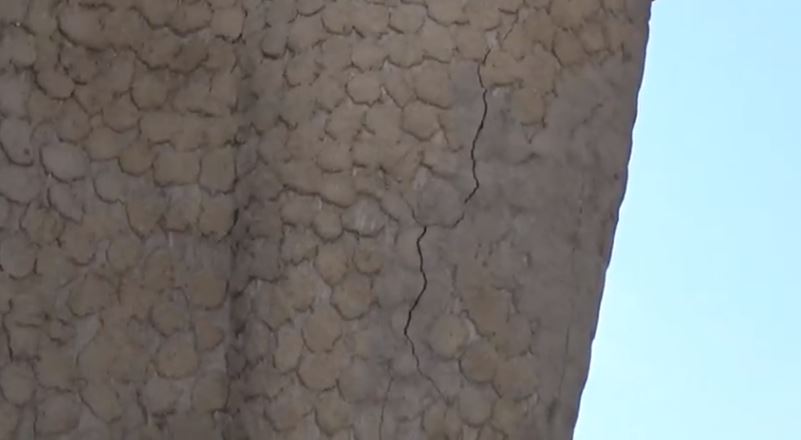 crack in kuravan kurathi statue