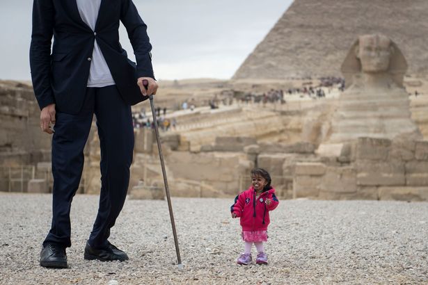 Worlds-tallest-man-and-shortest-woman-visit-Egypt-Giza-26-Jan-2018 (1)