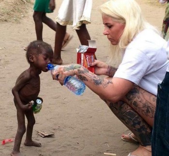 anja ringgren lovén, social worker giving water to boy