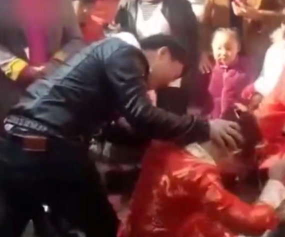 Angry Bride Slaps Guest video