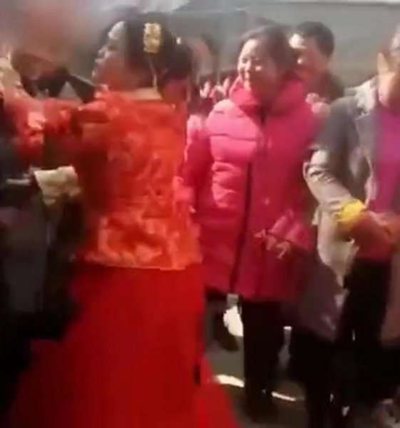 Angry Bride Slaps Guest video
