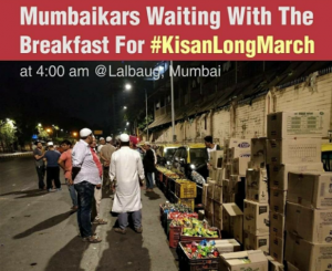 Farmers Welcomed By Mumbai Residents With Food & Water