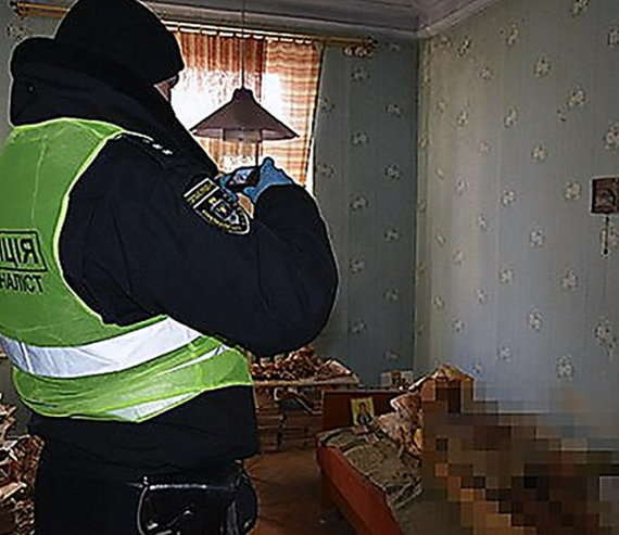 women spends 30 years with mummified mothers dead body