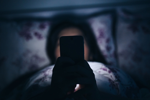 how smart phone blue light affect health