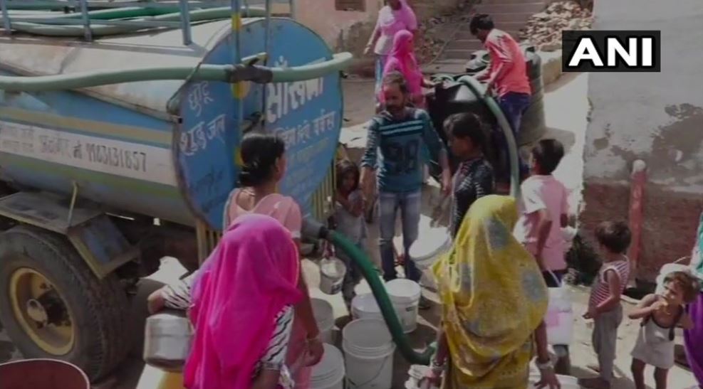 people locks water tank to prevent robbery