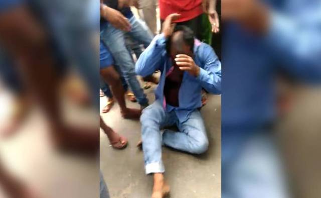 Minister Jayant Sinha Garlands 8 Men Who Killed Meat Trader In Jharkhand