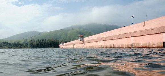 mullaperiyar sub committee to visit dam today