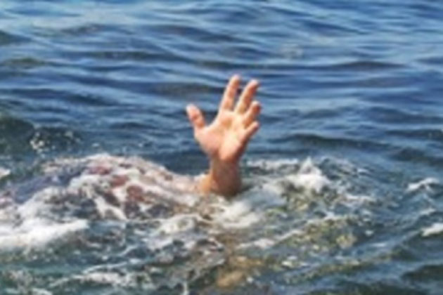 drowning student fell from train