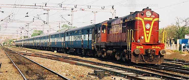 train to be late late in ernakulam shornur route