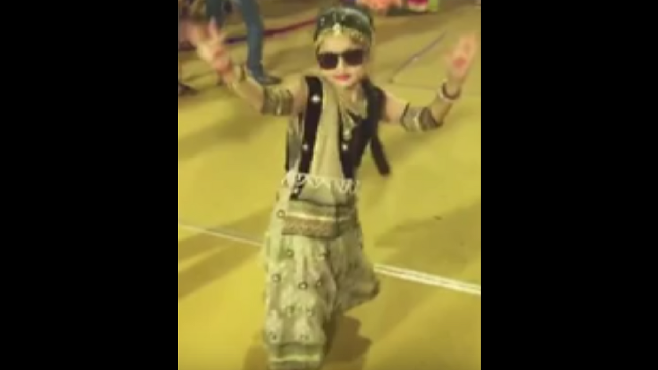 little girl dance-navaratri