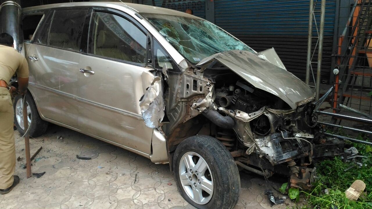 accident-2 bus car accident at kottayam 20 injured