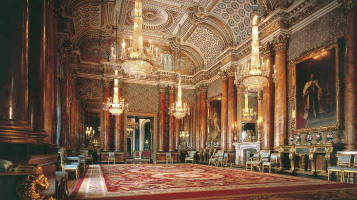inside scene of Palace of Versailles