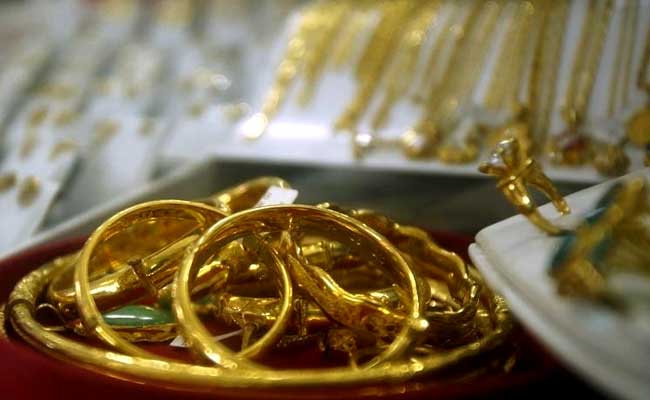eight lakh gold seized steep drop in gold price