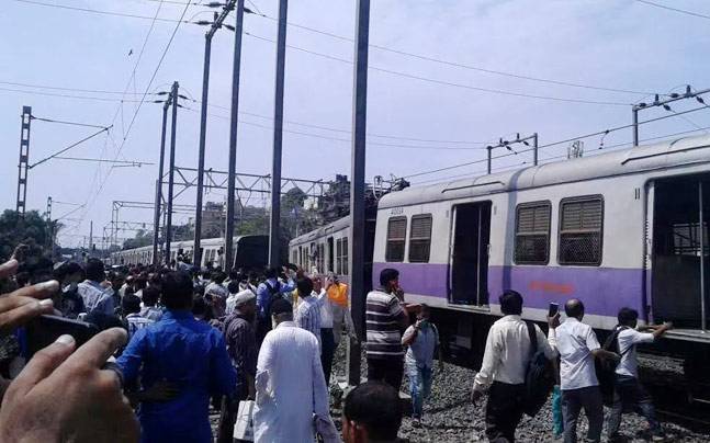 mumbai-train