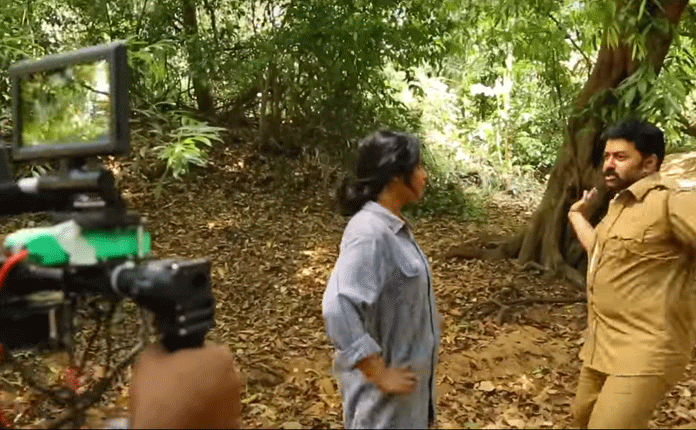 Kaadu pookkunna neram