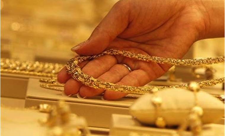 gold rate gold price dropped by 560 rupees