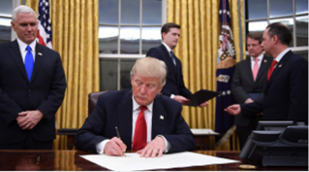 donald trump signs first order trump signs the order for imposing limitations on H1B visa