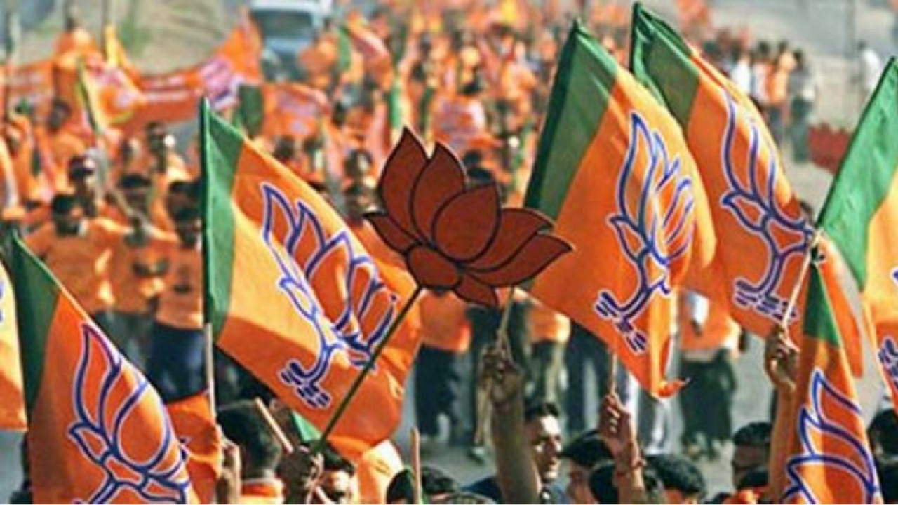 bjp maharashtra mass resignation BJP