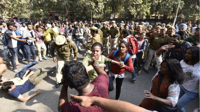 human rights commision send notice to delhi police commissioner