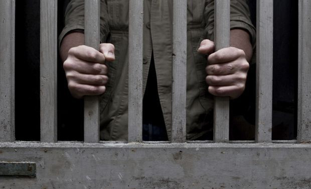 jail man forced for stolen cheque transaction caught by dubai police