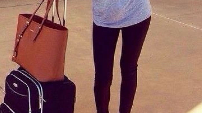 united airlines restricts women came wearing leggings