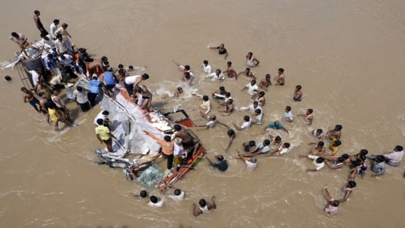 44 persons died when bus fell to river at shimla