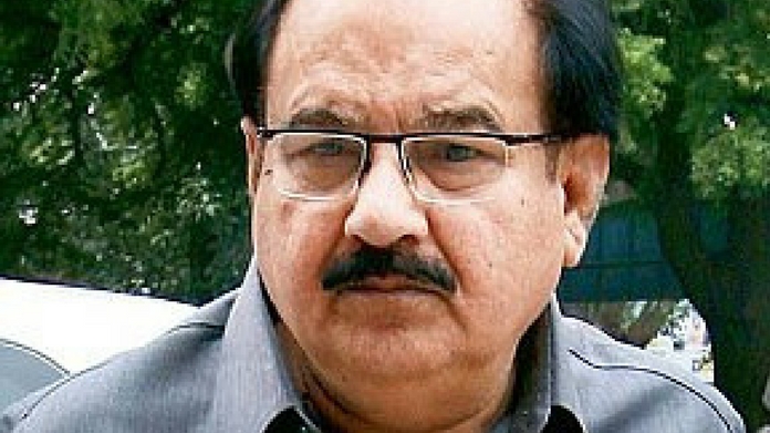 congress leader ak waliya quits party