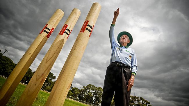 cricket umpire