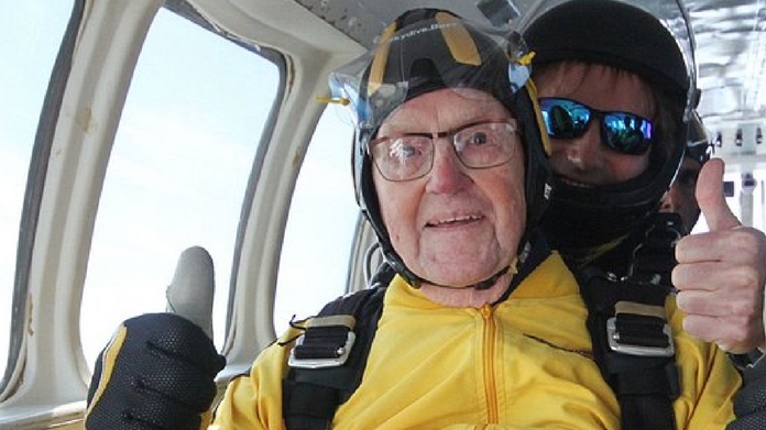Worlds oldest sky diver