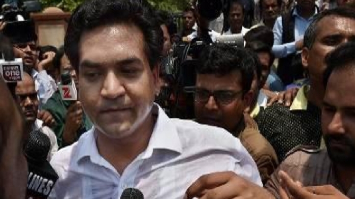 delhi assembly aap mla manhandles kapil misra