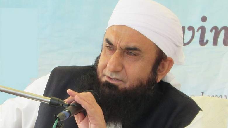 relegious scholar moulana tariq jameel taken off flight