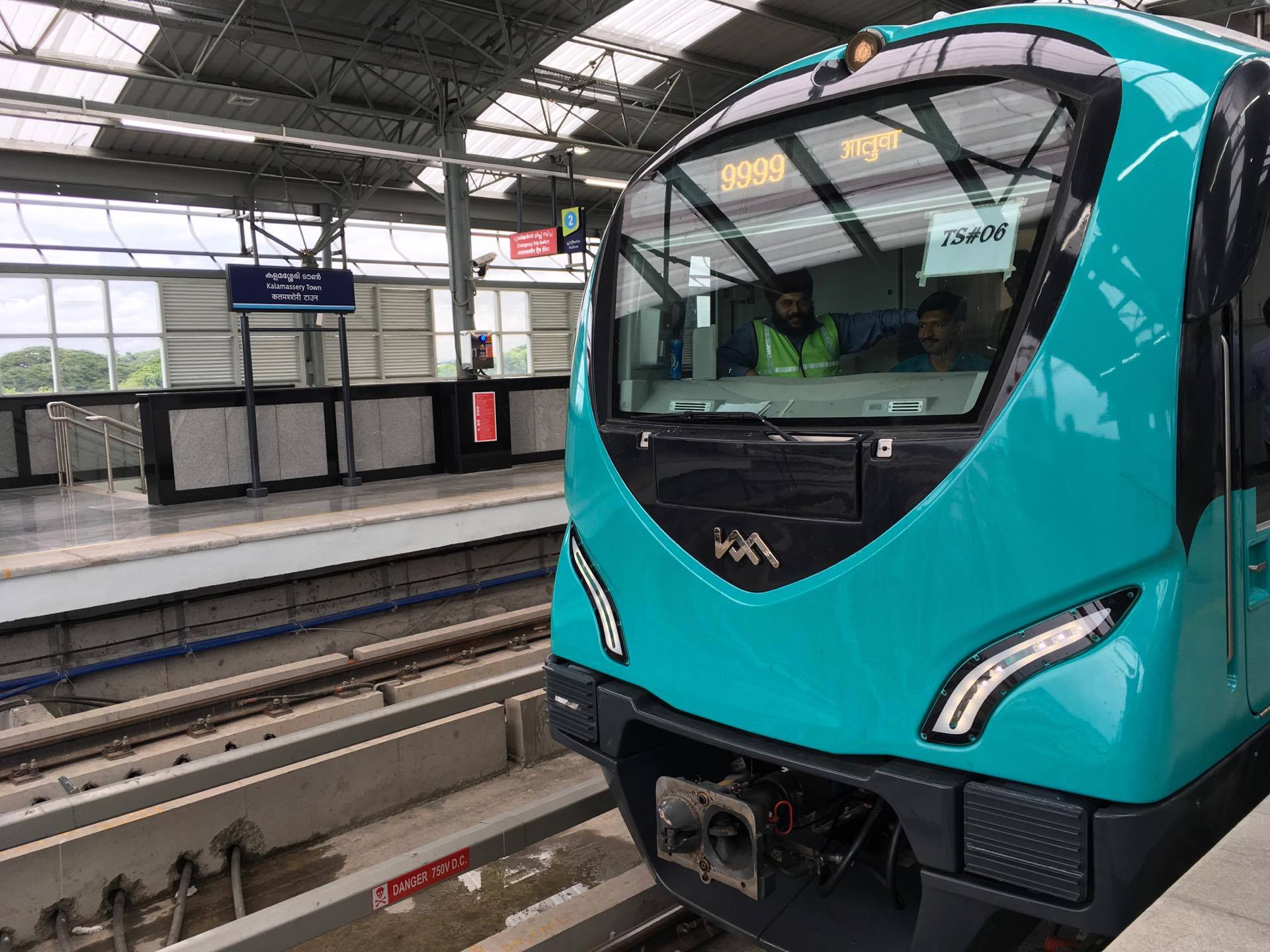 kochi metro kochi metro snehayathra kochi metro income crosses 70 lakhs kochi metro delay tomorrow