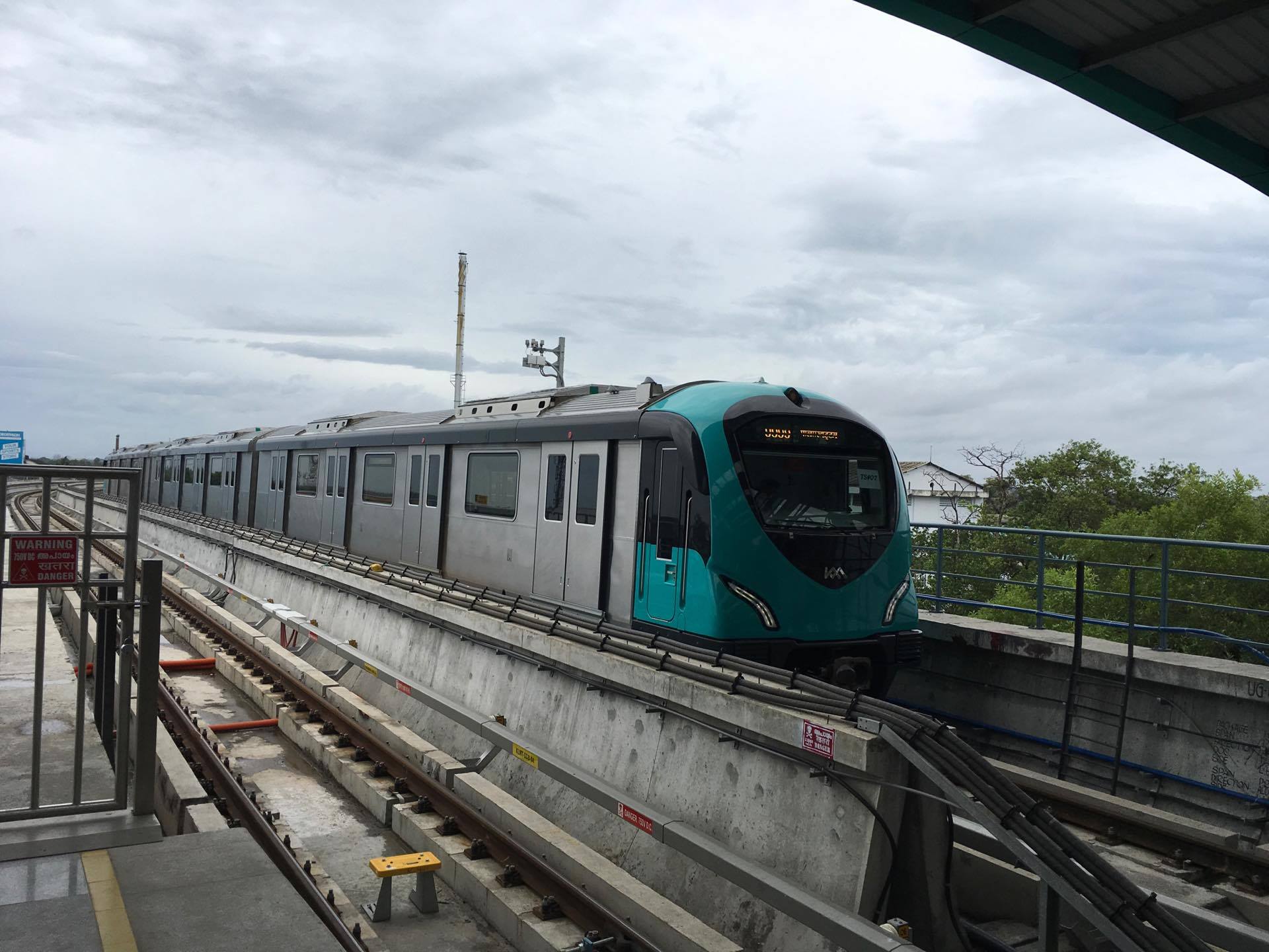 kochi metro public can use kochi metro tomorrow kochi metro sets new record