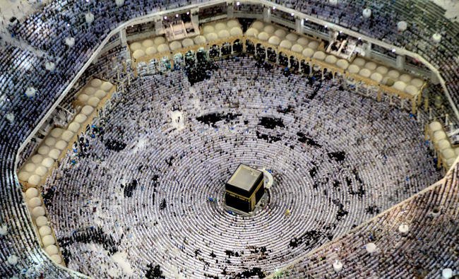Saudi air defense forces shoot down Houthi missile aimed at Makkah