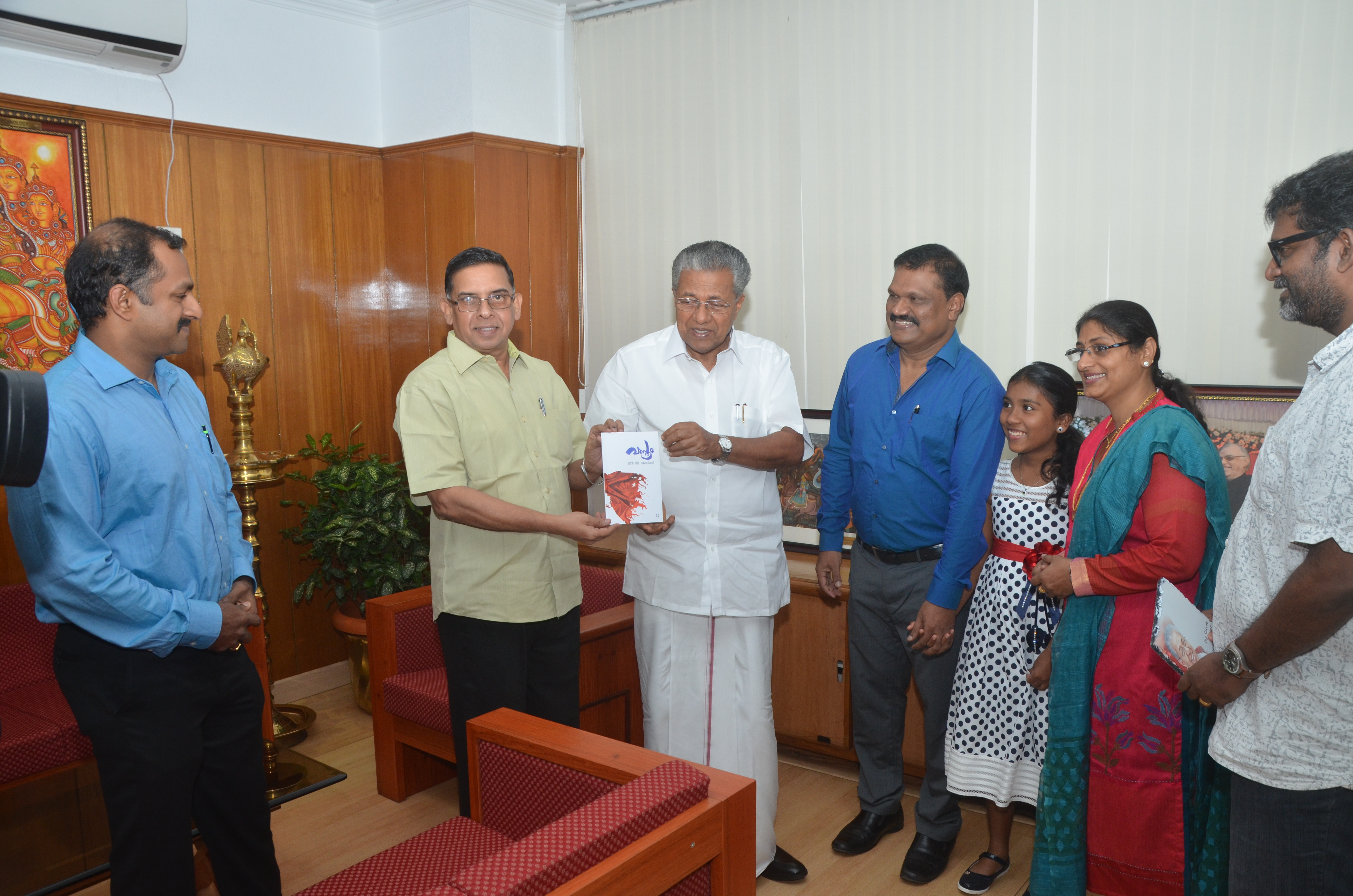 leen b jesmas vasthram book launched by chief minister