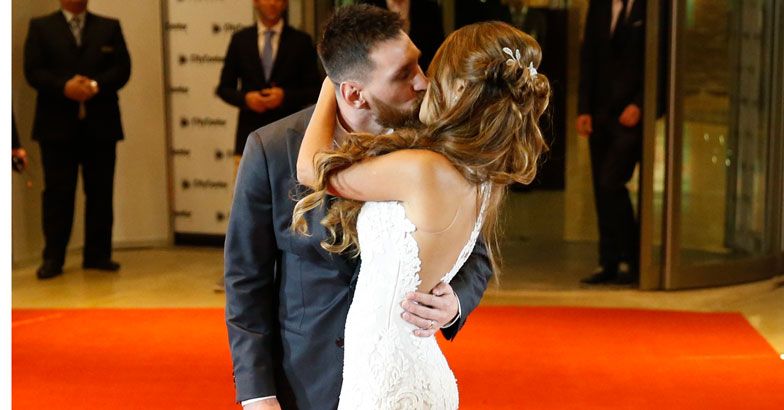 Lionel-Messi-and-Antonela-Rocuzzo-2.jpg.image.784.410