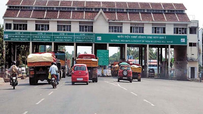 paliyekkara toll plaza 454 crore gained in 5 years should pay toll in toll plaza if its buzy too says national highway authority toll plaza workers should salute military men says national highway authority
