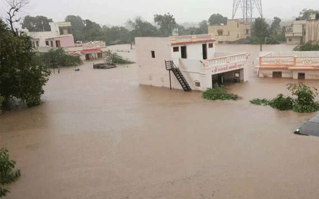 gujarat flood 25000 persons evacuated