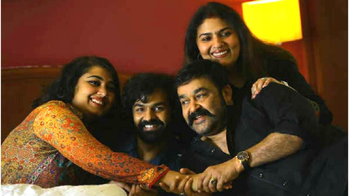 mohanlal family photo 2017