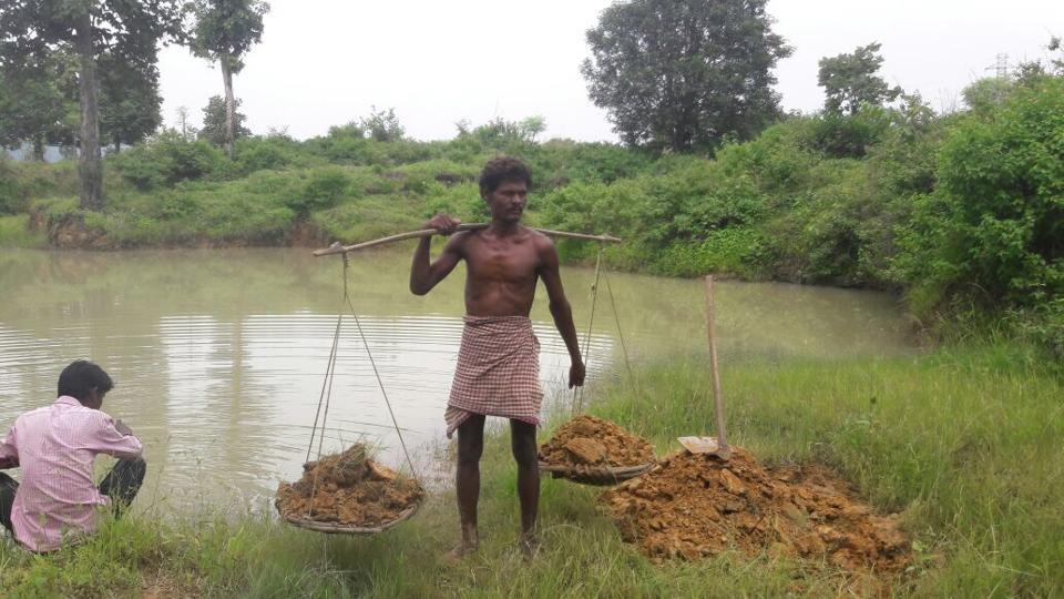 life story of shyam lal who dugged pond for 27 years