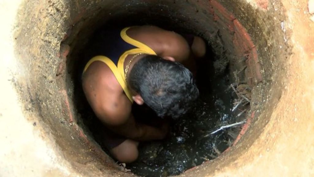 three workers died while cleaning drainage sewage three workers killed during cleaning sewage