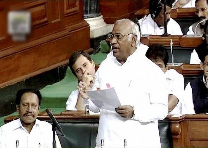 Mallikarjun-Kharge-and-Rahul-Gandhi-in-Lok-Sabha