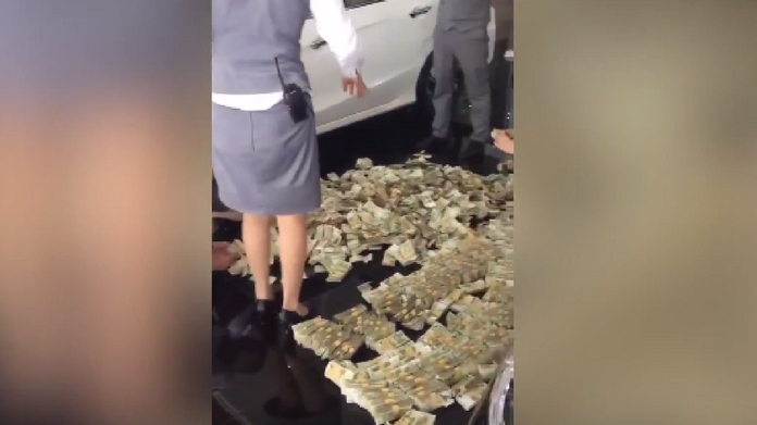 Woman buys car with 4 full sacks of 1-yuan notes