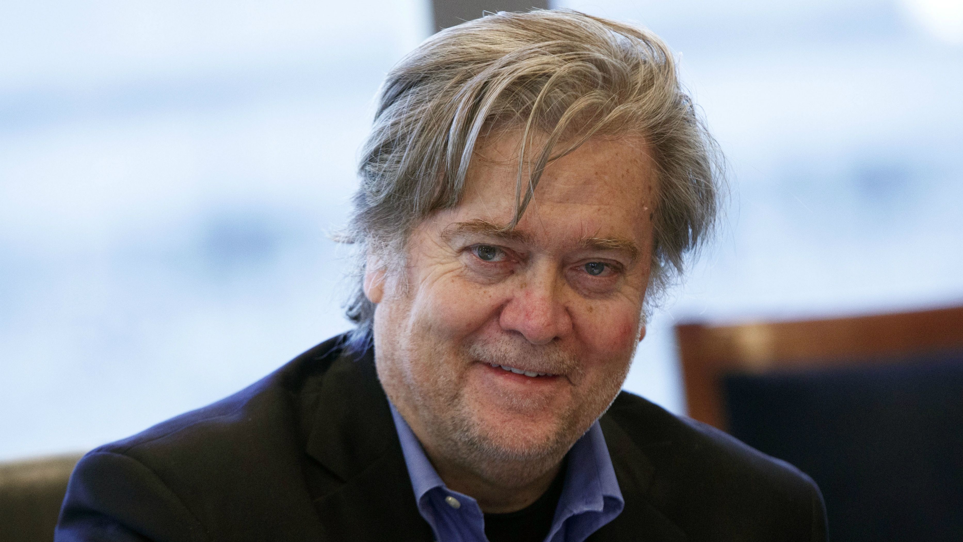 trump advisor steve bannon resigned