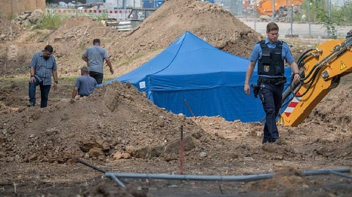 blockbuster bomb found in germany 70000 people relocated